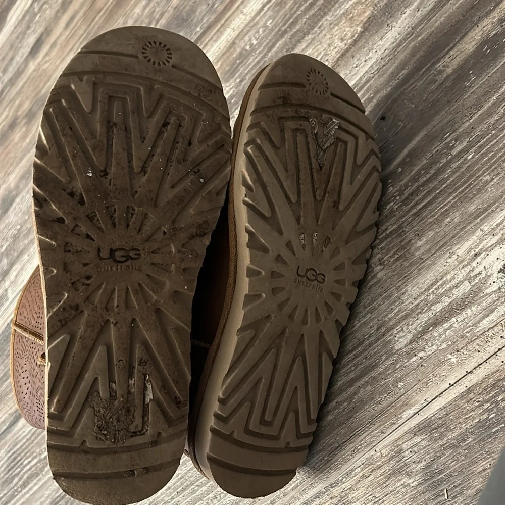 Uggs - Picture 6 of 6